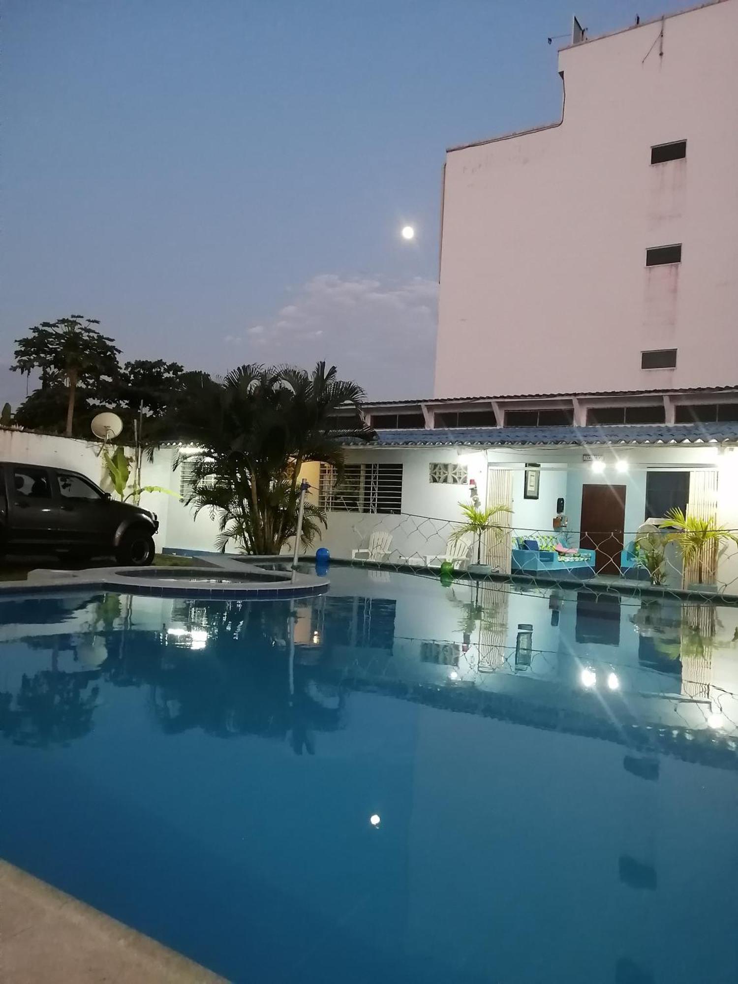 Hostal Aruba Atacames Bagian luar foto