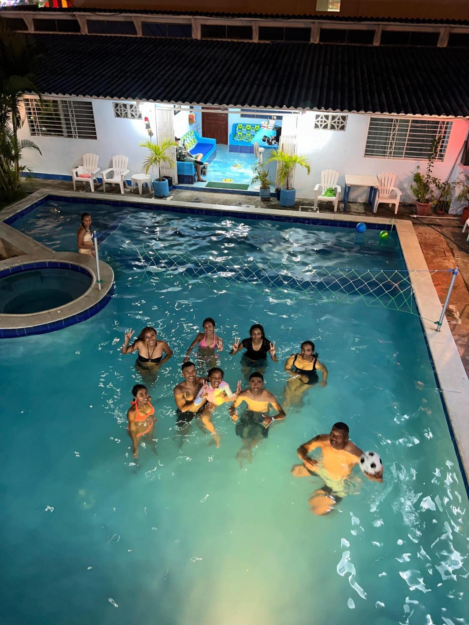 Hostal Aruba Atacames Bagian luar foto